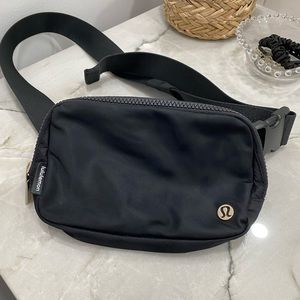 Lululemon Belt Bag (Black with gold)